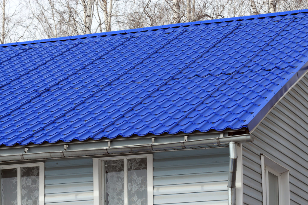 5 Key Differences Between a Metal Roof and an Asphalt Roof